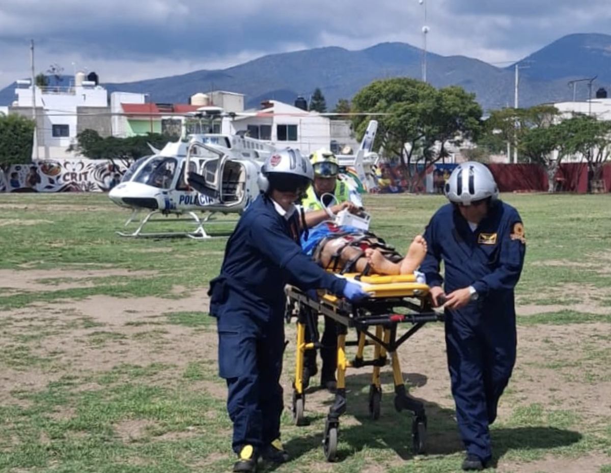 Con traslado médico aéreo de Acatlán a Tehuacán, Gobierno Estatal asegura atención oportuna